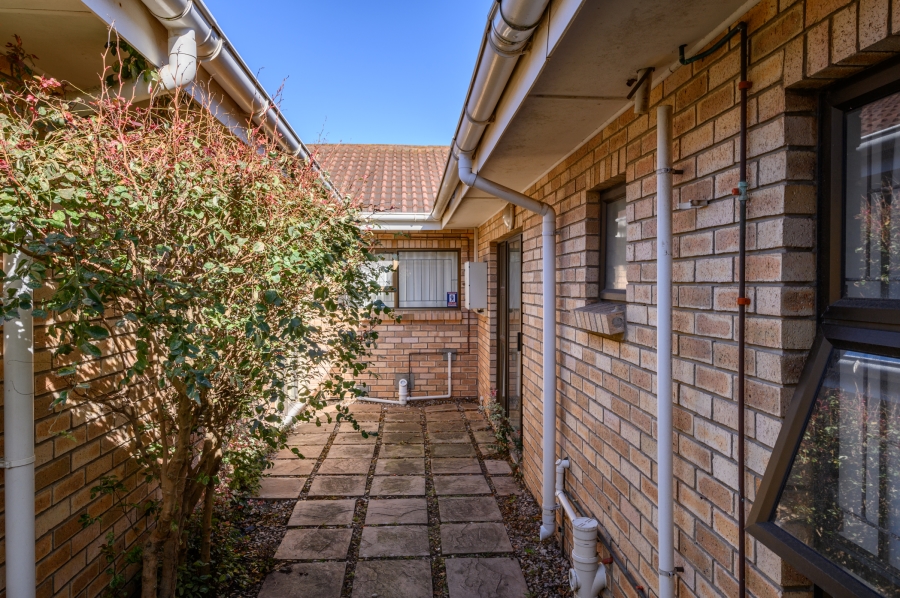 15 Bedroom Property for Sale in Summerstrand Eastern Cape